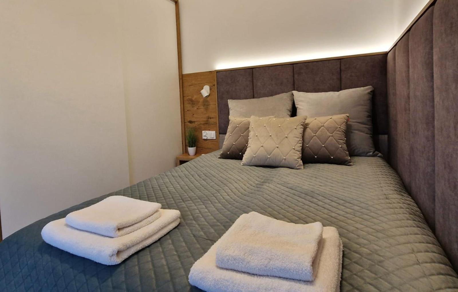 Nowe Domki Deluxe Z Widokiem Na Zatoke Z Basenem I Sauna Oslonino 외부 사진